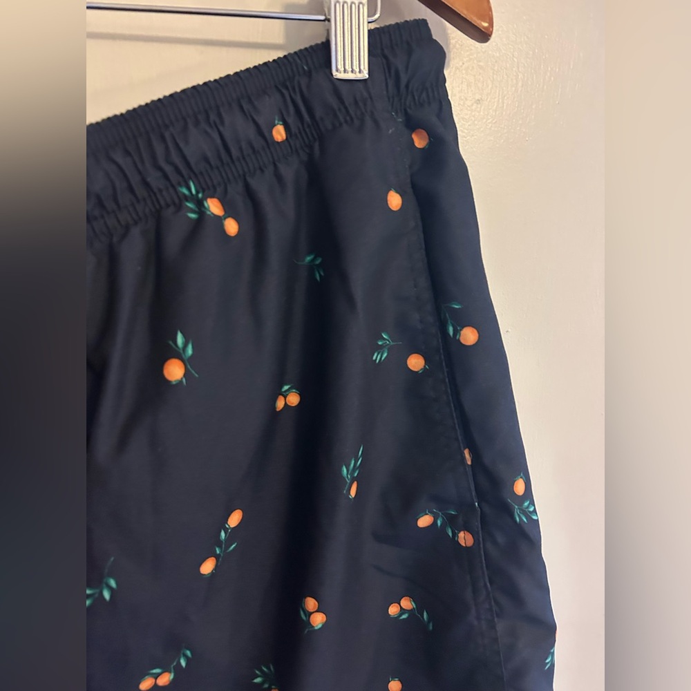⭐️Men’s Old Navy Orange Pattern Swim Trunks - Picture 8 of 8